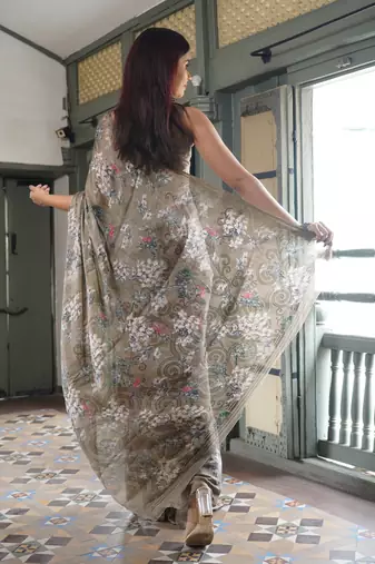 Dusty beige chiffon floral print saree with unstitched blouse piece