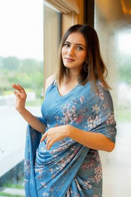 Dusty blue chiffon floral print saree with unstitched blouse piece 4