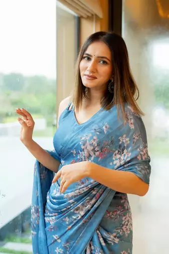 Dusty blue chiffon floral print saree with unstitched blouse piece