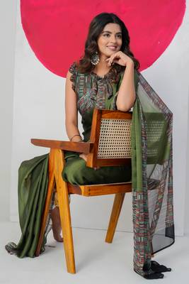 Green chiffon solid abstract print printed saree with unstitched blouse piece 5