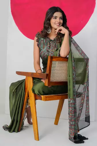 Green chiffon solid abstract print printed saree with unstitched blouse piece