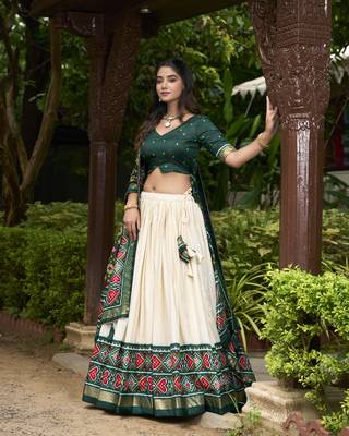 Vibrant Green and Cream Silk Printed Lehenga Choli Set  3