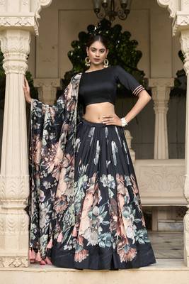 Women's Lehenga Choli Set For Wedding  1