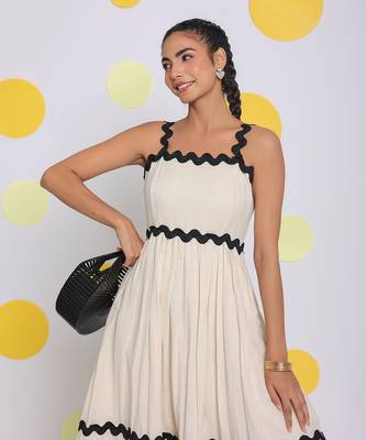 White bust fitted summer linen flared midi dress 4
