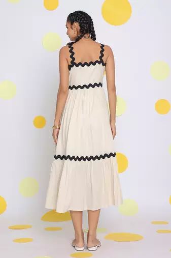 White bust fitted summer linen flared midi dress