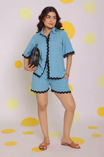 Sky blue buttoned summer relaxed collared linen shirt