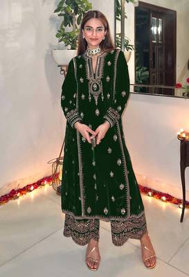 Green embroidered velvet salwar suit (Without Potibag) 1