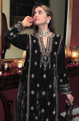 Black embroidered velvet salwar suit (Without Potibag) 2