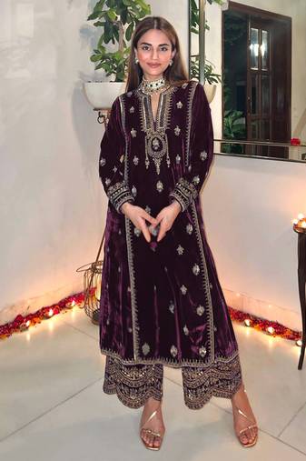 Purple Velvet Zari Hand Embroidered Wedding Salwar Kameez Suit (Without Potibag)