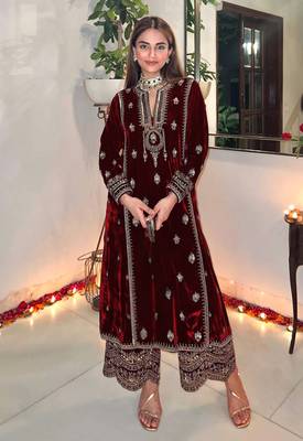 Maroon Velvet Hand Embroidered Pakistani Salwar Suit (Without Potibag) 1