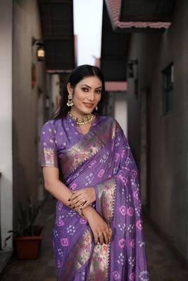  Bandhej Silk With & Zari Weaving Kalash Design Rich Pallu Saree  3
