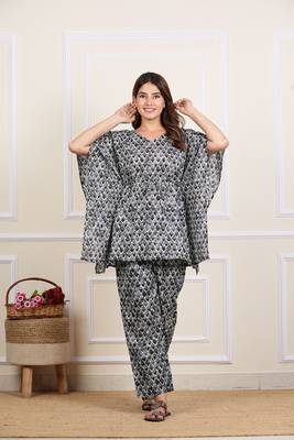  women's cotton v-neck geometrical print kimono sleeve night set 1