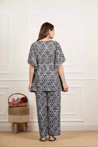  women's cotton v-neck geometrical print kimono sleeve night set
