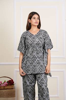  women's cotton v-neck geometrical print kimono sleeve night set 4