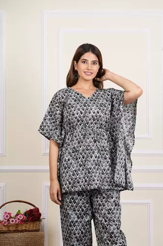  women's cotton v-neck geometrical print kimono sleeve night set