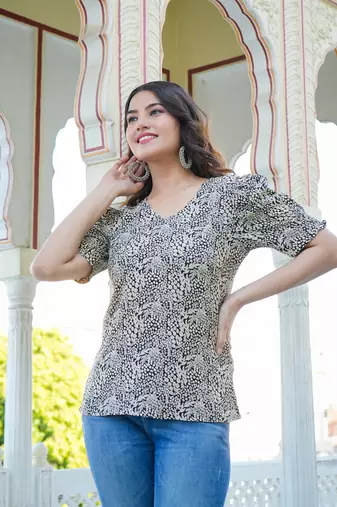  women's rayon floral printed top (black)