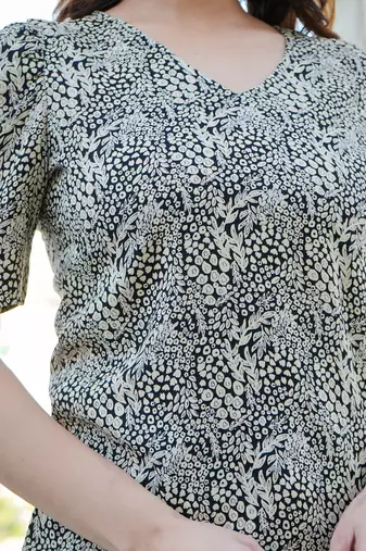  women's rayon floral printed top (black)