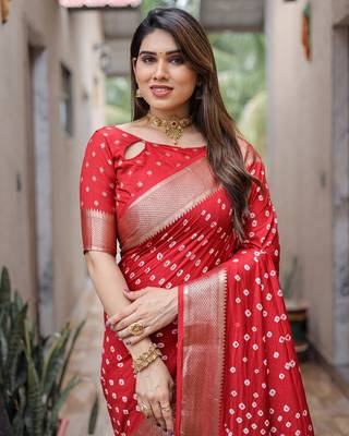 Handmade Dola Silk Bandhej Paithani Saree 3