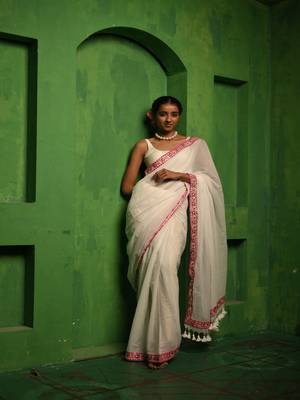 Huts and looms white handloom cotton saree, with an embroidered lace border 1