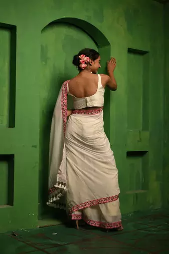 Huts and looms white handloom cotton saree, with an embroidered lace border