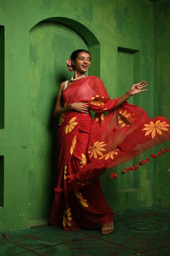 Huts and looms red handloom cotton saree, featuring exquisite hand-painted floral designs throughout the saree.