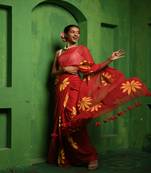 Huts and looms red handloom cotton saree, featuring exquisite hand-painted floral designs throughout the saree.