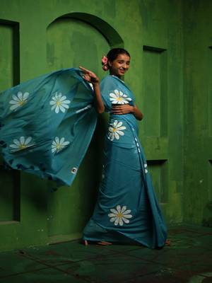 Huts and looms blue handloom cotton saree, featuring exquisite hand-painted floral designs throughout the saree. 1