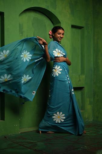 Huts and looms blue handloom cotton saree, featuring exquisite hand-painted floral designs throughout the saree.