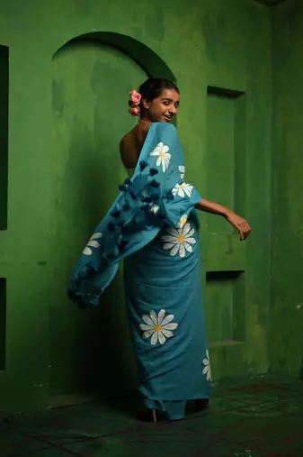 Huts and looms blue handloom cotton saree, featuring exquisite hand-painted floral designs throughout the saree.