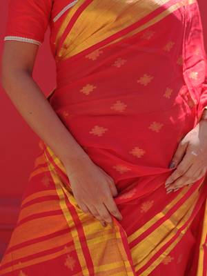 Huts and looms exquisite red handwoven cotton saree with golden jamdani motifs 3