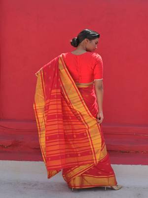 Huts and looms exquisite red handwoven cotton saree with golden jamdani motifs 4
