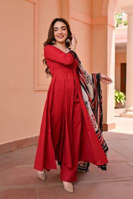 Red Elegance Anarkali Set 4