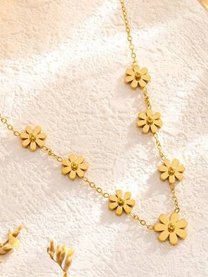 18k gold waterproof floral chain necklace with daisy charms 2