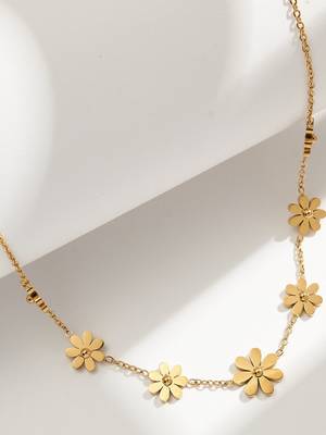 18k gold waterproof floral chain necklace with daisy charms 3