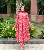 ISTOCAN RED PRINTED FLORAL COTTON BLEND NAYRA CUT KURTI PANT DUPPTA  SET