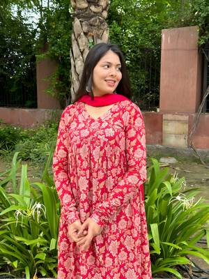 ISTOCAN RED PRINTED FLORAL COTTON BLEND NAYRA CUT KURTI PANT DUPPTA  SET 2