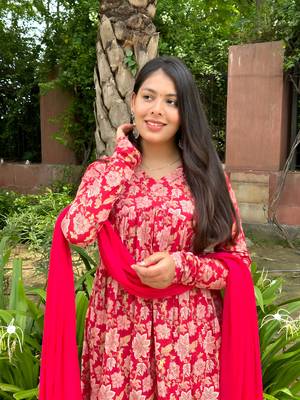 ISTOCAN RED PRINTED FLORAL COTTON BLEND NAYRA CUT KURTI PANT DUPPTA  SET 3