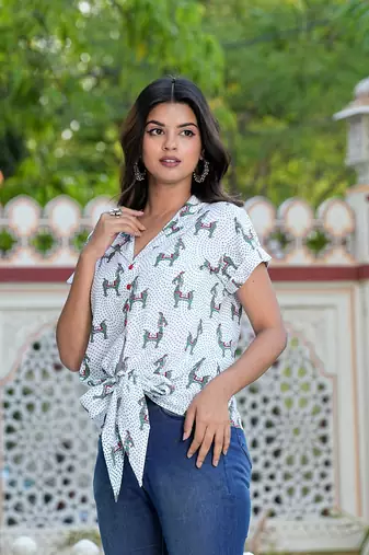  women's horse printed knot style regular top (white)