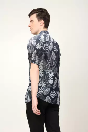  men's polyester feather print regular shirt (black )