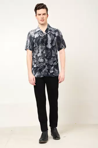  men's polyester feather print regular shirt (black )