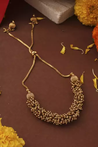 Elegant gold pearl bracelets