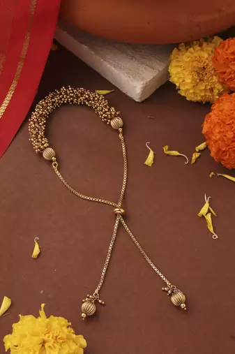 Elegant gold pearl bracelets