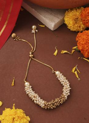 Gold and off-white pearl bracelet 1