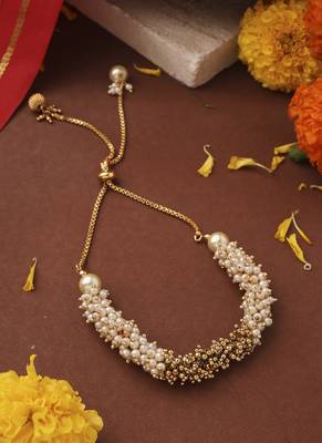 Gold and off-white pearl bracelet 2