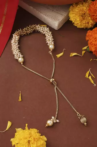 Gold and off-white pearl bracelet