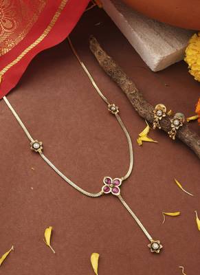 Gold-Plated Minimal Floral Pendant Necklace Set 1