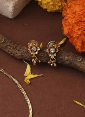 Gold-Plated Minimal Floral Pendant Necklace Set 2