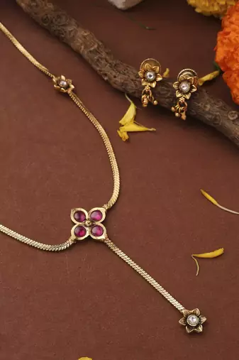 Gold-Plated Minimal Floral Pendant Necklace Set