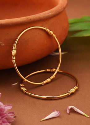 Gold plain bangles with center round ball accents 1