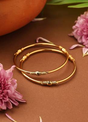 Gold plain bangles with center round ball accents 3